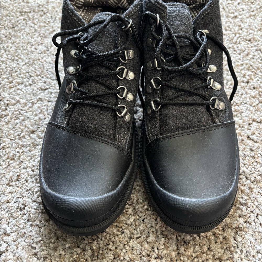 Men's Black and Gray Lace-Up Tom boots